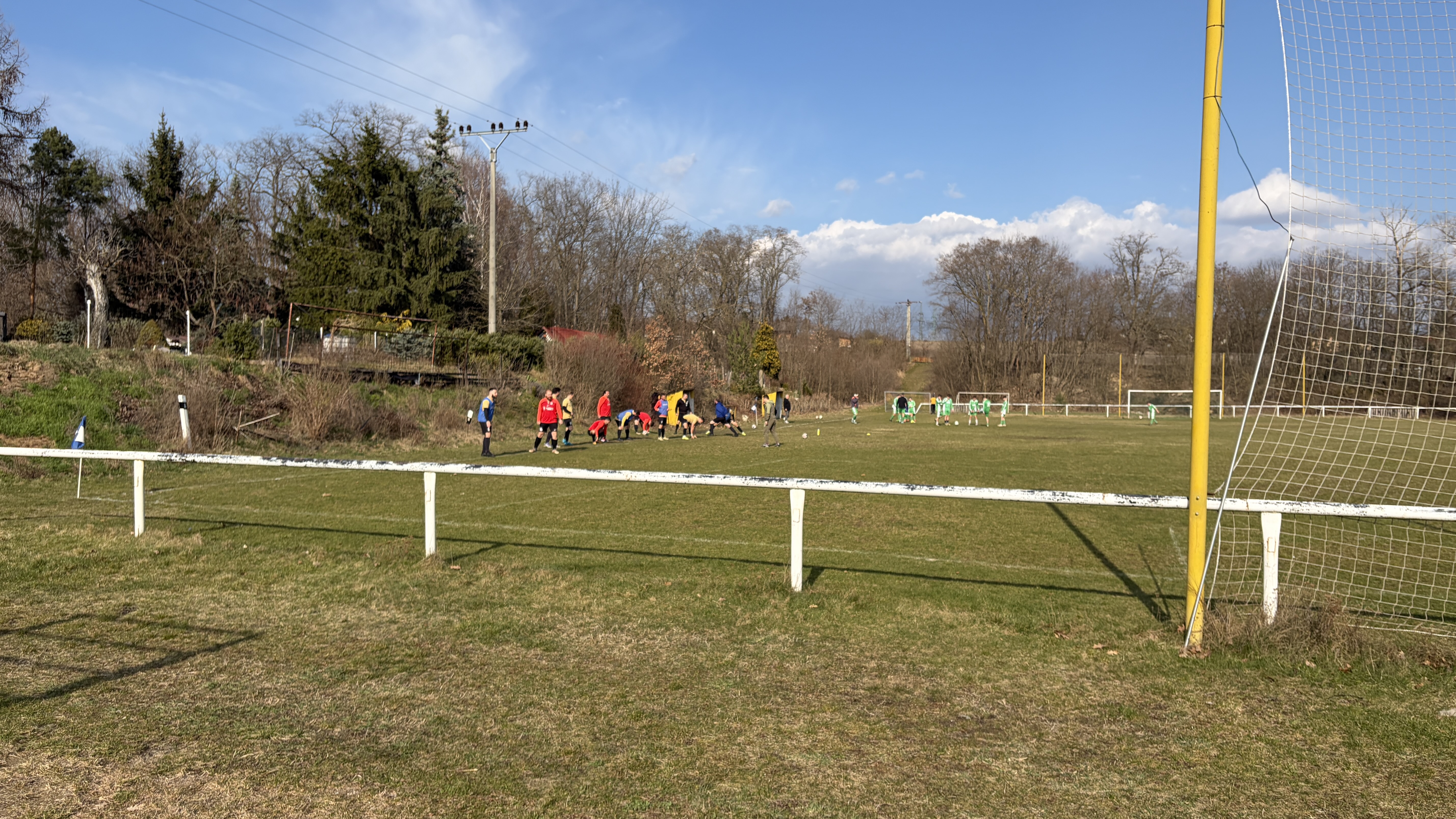 Lounky–Chodouny vítězí ve Vehlovicích 4:3. Přátelské utkání ovlivnil extrémně špatný stav hřiště